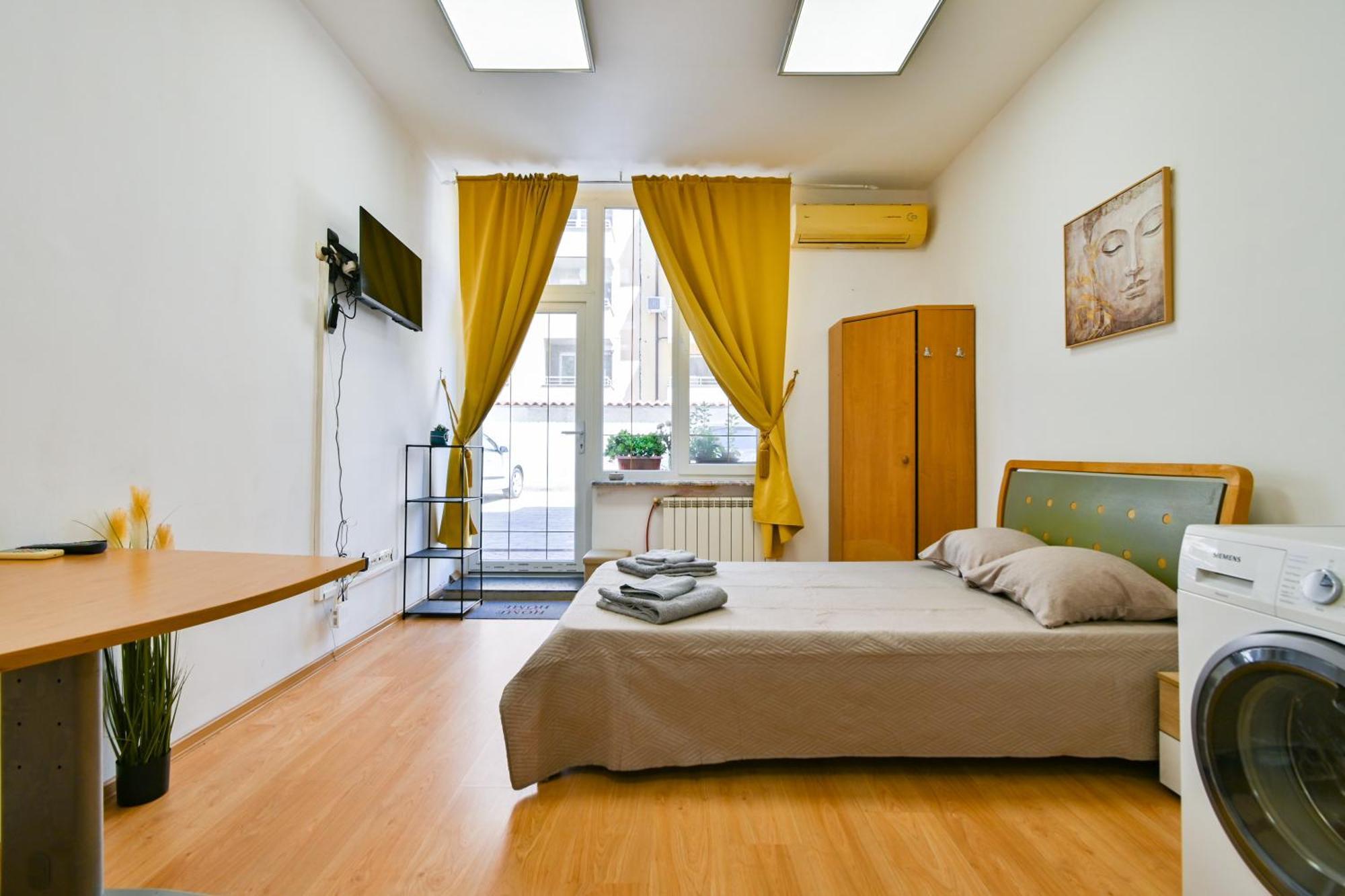 Cozy In Apartment *
